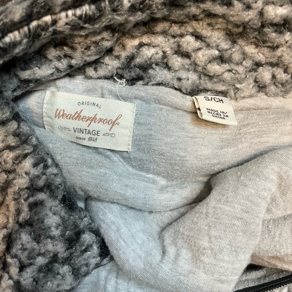 Super warm sweater. Double lined.  Ladies small - Picture 3 of 5